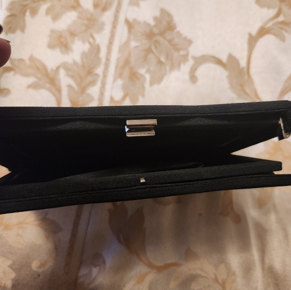 Black formal purse with a scalloped design - Picture 6 of 9